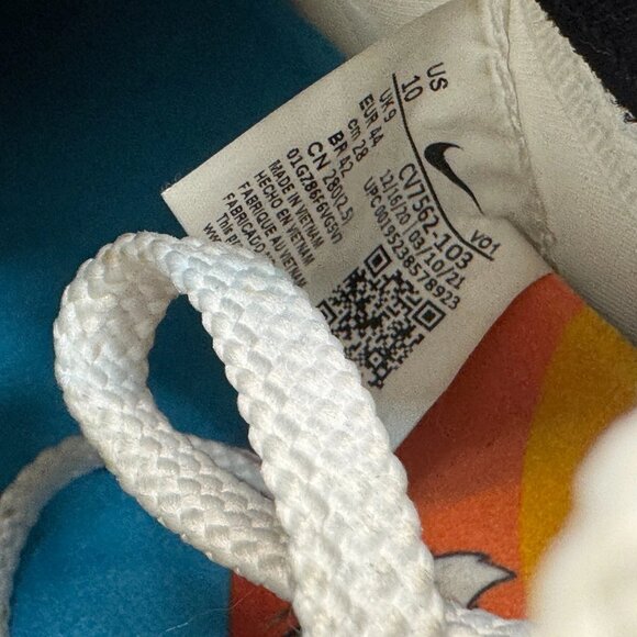 Size 10 Nike Multicolor Space Jam x LeBron 18 Low Sylvester x Tweety CV7562-103 - Picture 12 of 15